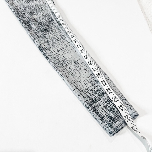 Alo Tech Lift Leggings - Picture 6 of 12